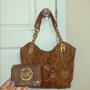 Michael kors purse and wallet set